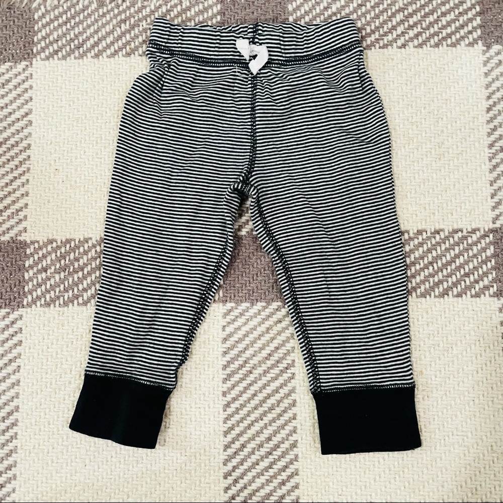 💙 3/$7 Bundle 💙 12 month striped pants